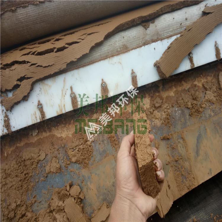  洗沙泥漿脫水，脫離清水循環使用，泥餅手抓不出水